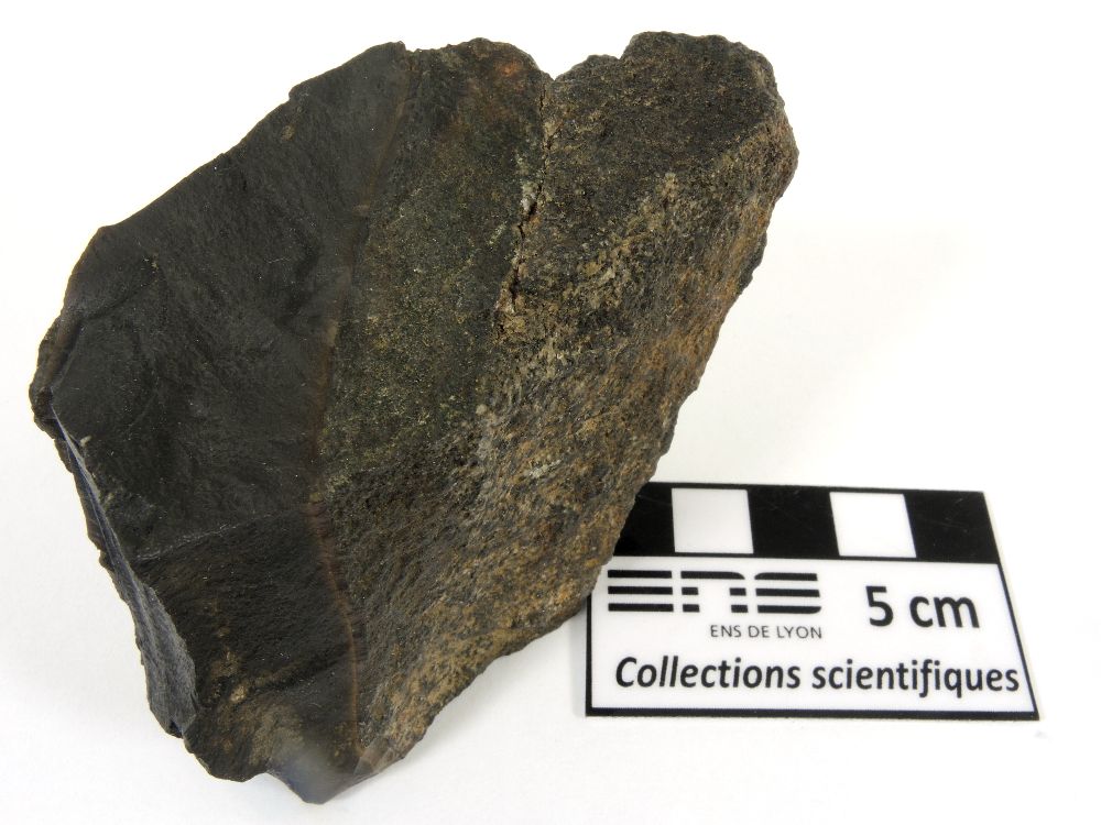 Bordure figée d’un basalte au contact d’un gabbro Bordure figée d’un basalte au contact d’un gabbro Province magmatique des Hébrides Ardnamurchan  